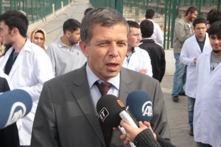 Üniversite öğrencileri hayvan barınağını ziyaret etti