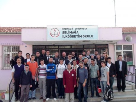 Üniversite Öğrencileri İmeceyle Köy Okulunu Boyadı