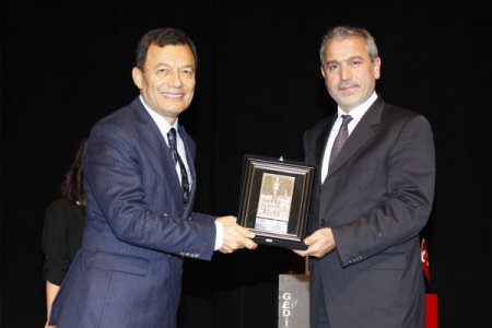 Üniversite öğrencileri İzmir’de münazara için biraraya geldi