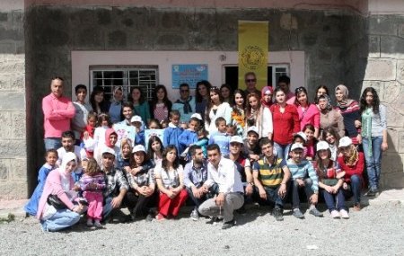 Üniversite öğrencileri köy okulunu yeniledi