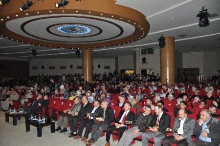 Üniversite öğrencileri Kutlu Doğum programında buluştu