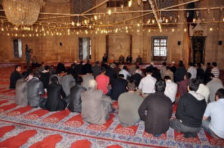 Üniversite Öğrencileri Mezuniyet Mevlidi Okuttu