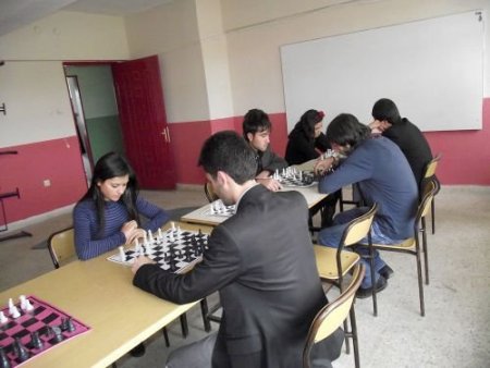 Üniversite Öğrencileri Satranç Turnuvasında Ter Döktü