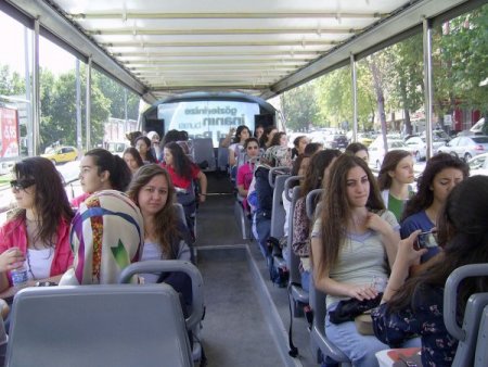 Üniversite öğrencileri üstü açık otobüslerle Başkent'i keşfe çıktı