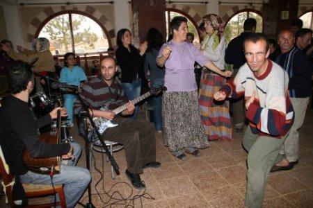 Üniversite Öğrencilerinden Engellilere Ziyaret