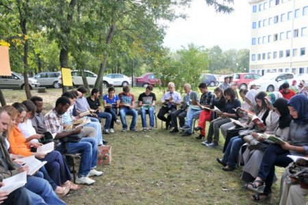 Üniversite öğrencilerinden ‘Okumaya Zamanım Var’ adlı kitap okuma etkinliği
