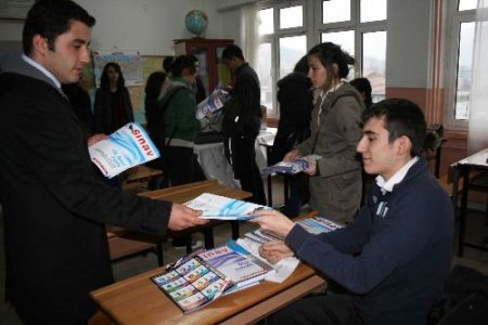 Üniversite Öğrencilerinin Başlattığı Kitap Kampanyası, Fakir Öğrencilerin Yüzünü Güldürüyor