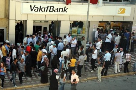Üniversite Öğrencilerinin Kuyruk Çilesi