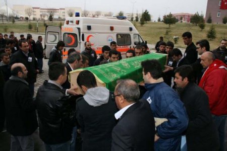 Üniversite Öğrencisi Halı Saha Maçında Hayatını Kaybetti