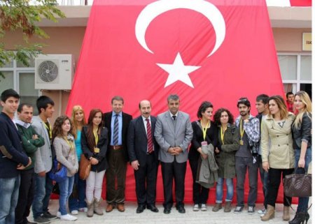 Üniversite radyosu 6 dilde yayın yapacak