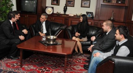 Üniversite Temsilcisi Gençler, Aziz Kocaoğlu'nu Ziyaret Etti