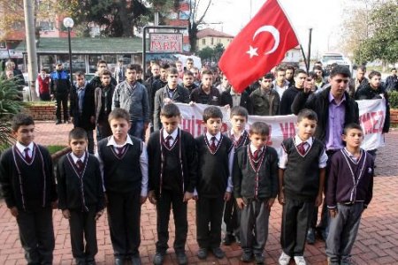 Üniversite Ve İlköğretim Öğrencilerinden Teröre Ortak Tepki Eylemi