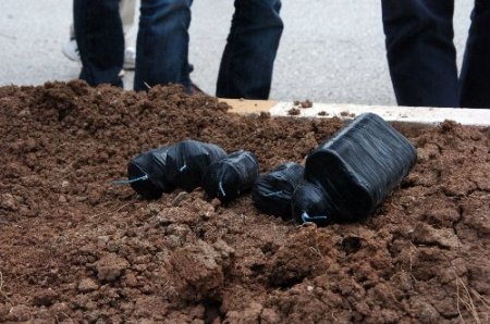 Üniversitede 4 ses bombası ele geçirildi