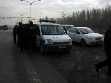 Üniversitede Kuru Sıkı Tabancayla Havaya Ateş Açan Yaşlı Adam Polisi Harekete Geçirdi