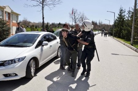 Üniversitede Silivri provokasyonu: 3 yaralı, 20 gözaltı (2)