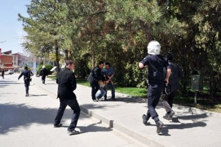 Üniversitede Silivri provokasyonu: 3 yaralı, 20 gözaltı (2)