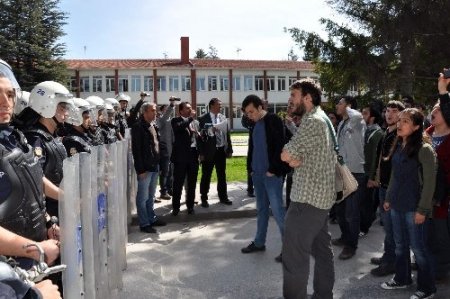 Üniversitedeki provokasyonu polis önledi