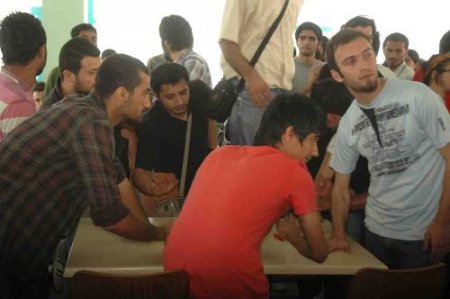 Üniversitedeki Yemek Zammı Protesto Edildi
