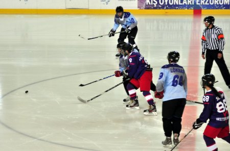 Üniversiteler Arası Buz Hokeyi Türkiye Şampiyonası Erzurum’da başladı