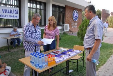 Üniversitelere Kayıt Döneminde Yasadışı Örgütlere Karşı Polisten Bilgilendirme Standı