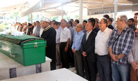 Üniversiteli Aslı, gözyaşlarıyla toprağa verildi