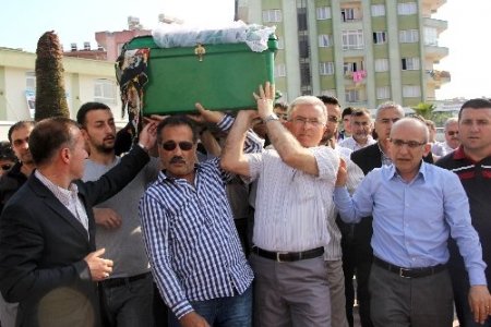 Üniversiteli Aslı, gözyaşlarıyla toprağa verildi