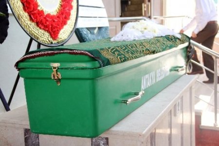 Üniversiteli Aslı, gözyaşlarıyla toprağa verildi