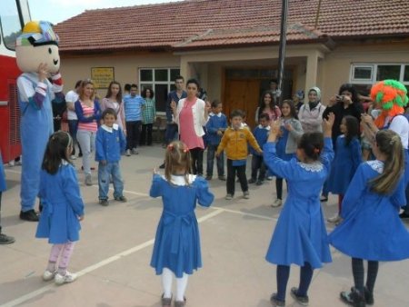 Üniversiteli gençler, köy okullarına yardım seferberliği başlattı