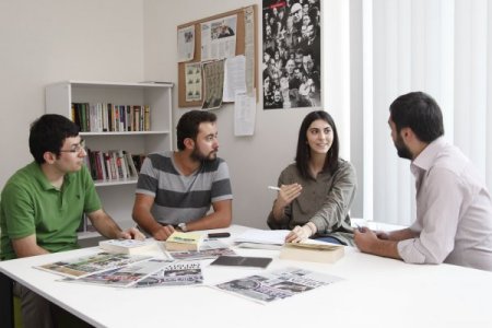 Üniversiteli gençler düşünmek için kampa girdi