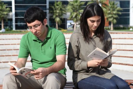 Üniversiteli gençler düşünmek için kampa girdi