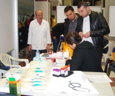 Üniversiteli gençler kan bağışı kampanyası başlattı