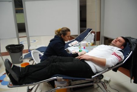 Üniversiteli gençler kan bağışı kampanyası başlattı