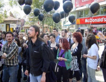 Üniversiteli Öğrencilerden Alternatif 23 Nisan Kutlaması