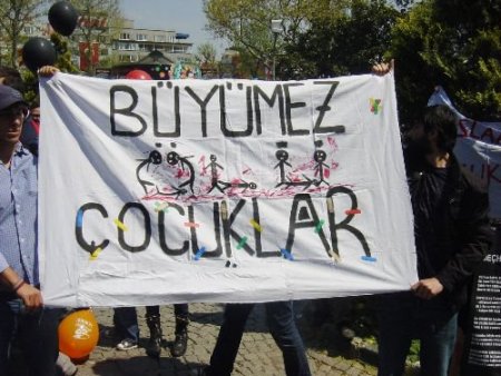 Üniversiteli Öğrencilerden Alternatif 23 Nisan Kutlaması