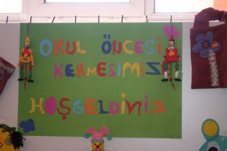 Üniversiteli Öğrencilerden Kimsesiz Çocuklar Yararına Kermes