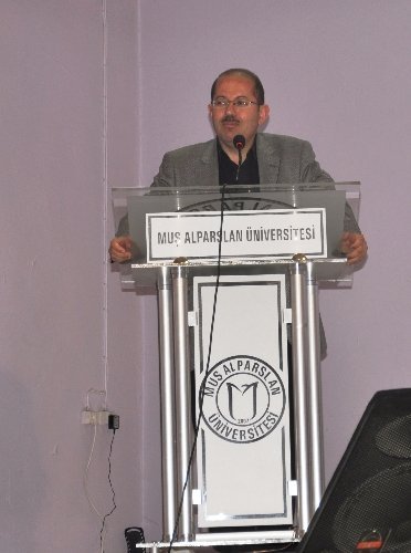 Üniversiteli öğrencilere ‘Aile ve Çocuk’ konferansı