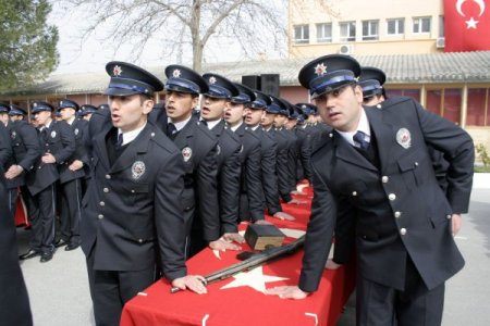 Üniversiteli Polisler Yemin Ederek Göreve Başladı