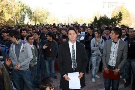 Üniversiteliler, Ulaşım Sorunu Ve Kantinlerdeki Pahalılığı Protesto Etti