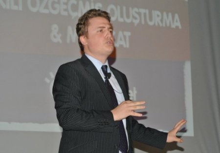 Üniversiteliler kariyer planlamasını mezun olmadan yapmalı