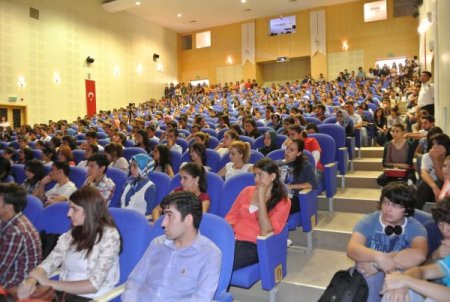 Üniversiteliler kariyer planlamasını mezun olmadan yapmalı