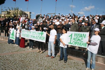 Üniversiteliler orman yangınlarına dikkat çekmek için yürüdü