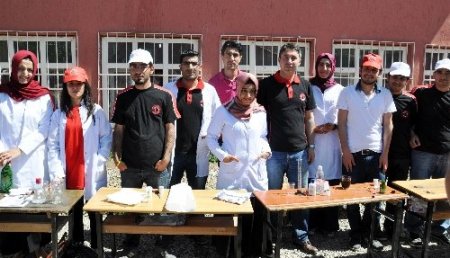 Üniversitelilerden köy okulunda 'Fen Teknoloji Günleri' etkinliği