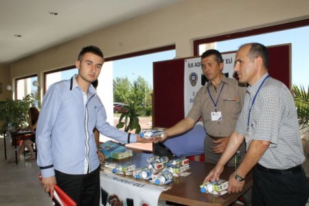 Üniversitelilere polisten ‘hoş geldin’ ikramı