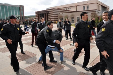 Üniversitelilerin yemek zammı protestosunda olay çıktı: 9 yaralı, 5 gözaltı