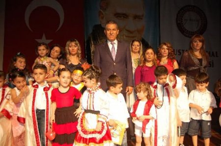 Üniversitenin Minik Öğrencileri Diplomalarını Aldı