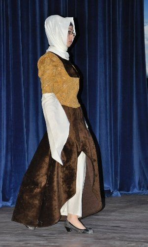 Üniversitesite öğrencilerinden 'Osmanlı Kıyafetleri Defilesi'