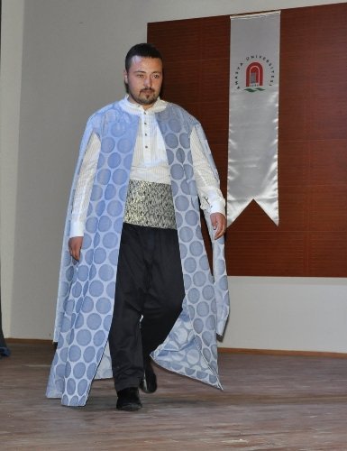 Üniversitesite öğrencilerinden 'Osmanlı Kıyafetleri Defilesi'