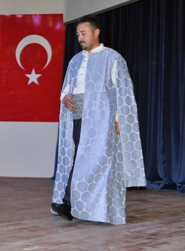 Üniversitesite öğrencilerinden 'Osmanlı Kıyafetleri Defilesi'