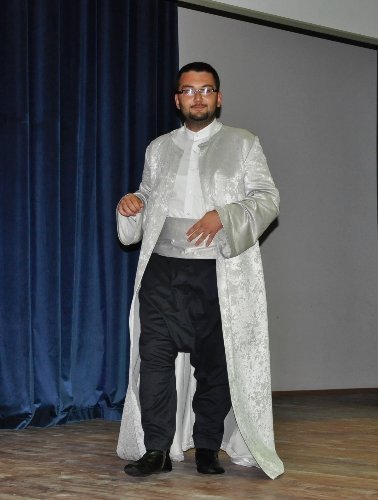 Üniversitesite öğrencilerinden 'Osmanlı Kıyafetleri Defilesi'