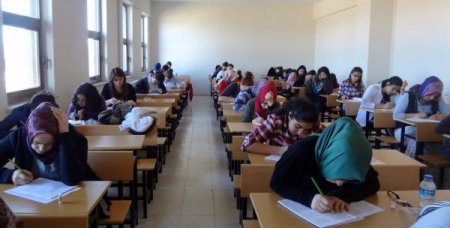 Üniversiteye Hazırlanan Öğrencilere Sınav Provası